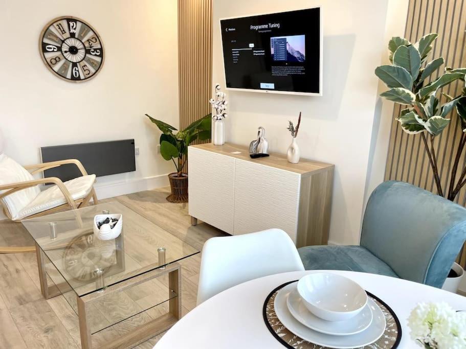 Luxury Porthcawl Large Spacious 2 Bedroom Apt, Parking, Garden Access, Prime Location ภายนอก รูปภาพ